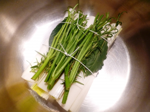 queue de boeuf,os à moêle,carottes,oignons,ail,poireau,céleri,courgette,céleri rave,romarin,thym,laurier,persil,girofle,farine,oeufs,morilles,echalotes,noilly prat,vermouth,crème,ciboulette,cerfeuil