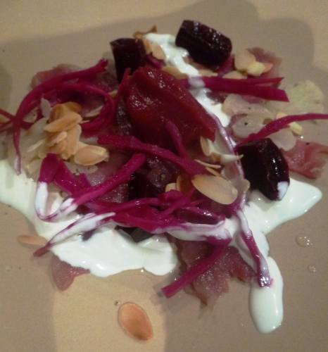 marcassin,mirin,saké,amandes,fleur de sel,choufleur,choufleur lacto-fermenté,chourouge,airelles,agar agar,piment d'espelette,betterave,vinaigre de xères,vinaigre de cidre,sucre,crème epaisse,citron vert