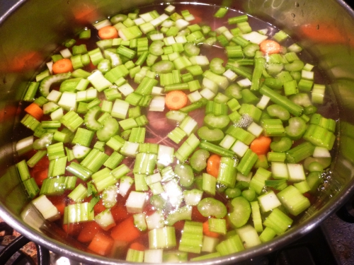 queue de boeuf,os à moêle,carottes,oignons,ail,poireau,céleri,courgette,céleri rave,romarin,thym,laurier,persil,girofle,farine,oeufs,morilles,echalotes,noilly prat,vermouth,crème,ciboulette,cerfeuil