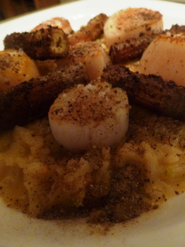 carnarolli,arborio,vermouth,echalote,coquilles st jacques,scorcenere,mimolette,bouillon de volaille,poudre de morilles,crème epaisse,huile de noisettes,céleri blanc