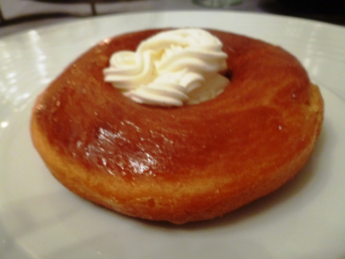 confiture d'abricots,rhum,orange,citron,sucre,crème,levure,farine,beurre,lait,oeufs