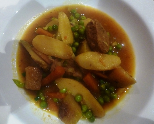 veau,chou-rave,carottes,artichauts,rattes,jeunes oignons,ail,petits pois,citron,ras-el-hanout,bouillon de légumes,vin blanc sec,huile d'olive