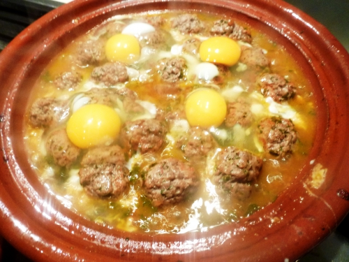 agneau haché,oignon,coriandre,cumin,piment,paprika,persil plat,menthe,huile d'olive,oeufs,tomates,gingembre,cannelle