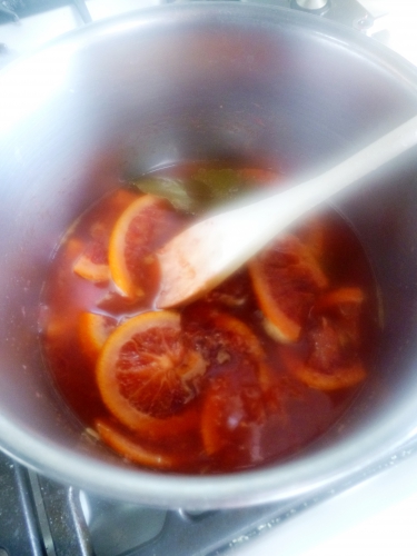 brie,crème,pistaches,noisettes,noix,magret,4 epices,miel,chicons,oranges sanguines,chicorée,muscade,vin blanc,banuyls,vinaigre de vin rouge,fond de veau,thym,laurier,sucre,gingembre,beurre