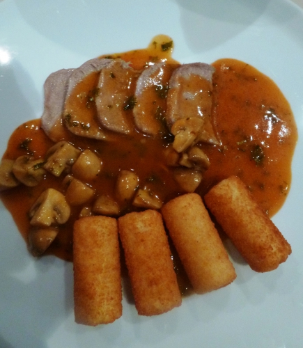 langue de veau,pied de veau,fond de veau,carottes,poireau,céleri,ail,oignons,echalotes,poivre,beurre,farine,champignons,madère,romarin,thym,laurier,concentré de tomates