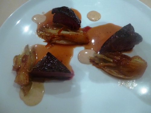 brie,crème,pistaches,noisettes,noix,magret,4 epices,miel,chicons,oranges sanguines,chicorée,muscade,vin blanc,banuyls,vinaigre de vin rouge,fond de veau,thym,laurier,sucre,gingembre,beurre