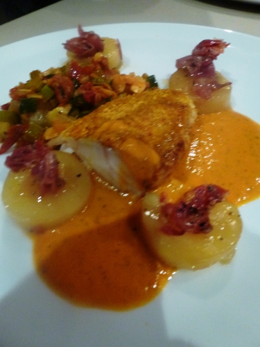 pommes de terre,fond de volaille,ail,thym,laurier,chorizo,céleri,courgette,fenouil,concombre,tomate confite,lotte,ras-el-hanout,piment d'espelette,panko,fleur de sel,gros sel,tomates,safran,oignons,amandes,fumet de poisson,crème,cognac,vin blanc,coriandre