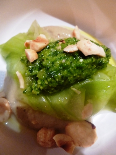 comcombre,vinaigre blanc,sucre,graines de coriandre,aubergines,ail,cumin,huile d'olive,basilic,parmesan,pignons de pin,graines de potiron,huile de graines de potiron,persil,noisettes,crème epaisse