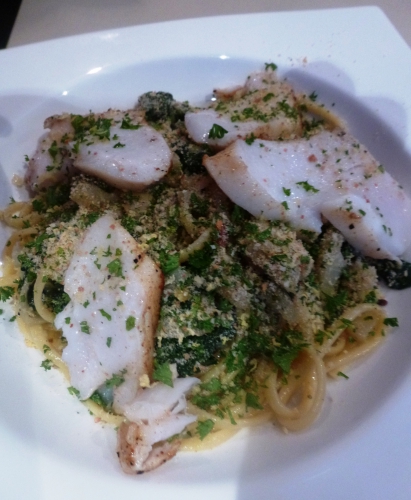 cabillaud,beurre,huile d'olive,anis vert,ail,parmesan,persil,chapelure,zeste de citron,vin blanc,fenouil,epinards,echalotes,linguine,pignons de pin