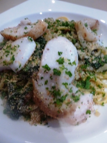 cabillaud,beurre,huile d'olive,anis vert,ail,parmesan,persil,chapelure,zeste de citron,vin blanc,fenouil,epinards,echalotes,linguine,pignons de pin