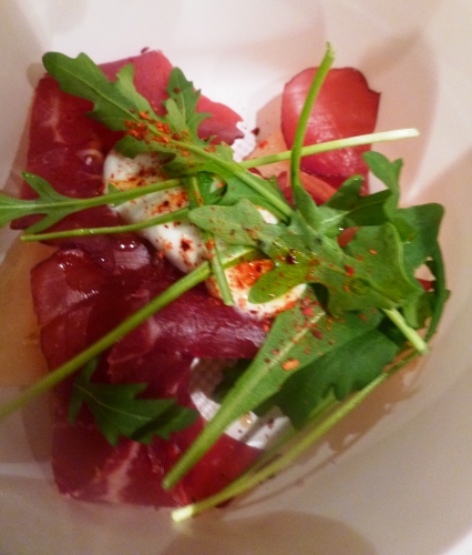bresaola,ricotta,gorgonzola,piment d'espelette,huile d'olive,roquette,poire,vinaigre balsamique