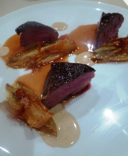 brie,crème,pistaches,noisettes,noix,magret,4 epices,miel,chicons,oranges sanguines,chicorée,muscade,vin blanc,banuyls,vinaigre de vin rouge,fond de veau,thym,laurier,sucre,gingembre,beurre