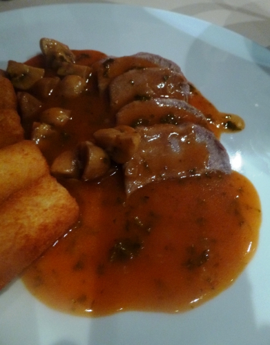 langue de veau,pied de veau,fond de veau,carottes,poireau,céleri,ail,oignons,echalotes,poivre,beurre,farine,champignons,madère,romarin,thym,laurier,concentré de tomates