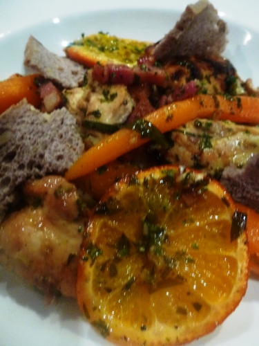 poulet,estragon,ail,oranges,vinaigre de kalamansi,huile d'olives,carottes,semoule,pain de seigle au levain,noix,lardons,fond de volaille,persil