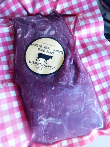 bavette,rouge des flandres,boeuf,ail,beurre,huile d'olive,asperges blanches des dunes,deswarte,dierendonck,laurier,citron,beurre clarifié,oeufs,estragon,cerfeuil,vinaigre à l'estragon,echalotes,cayenne,vin blanc sec,thym