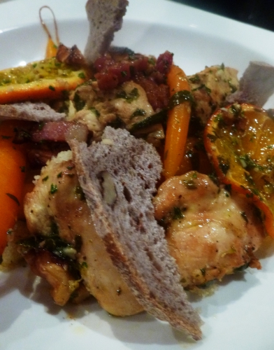 poulet,estragon,ail,oranges,vinaigre de kalamansi,huile d'olives,carottes,semoule,pain de seigle au levain,noix,lardons,fond de volaille,persil