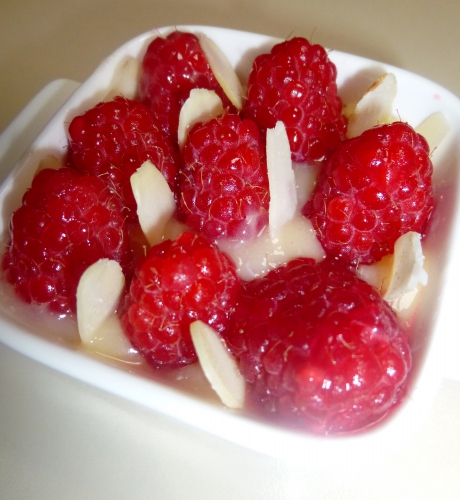 sucre,beurre,oeufs,citron,framboises,amandes effilées