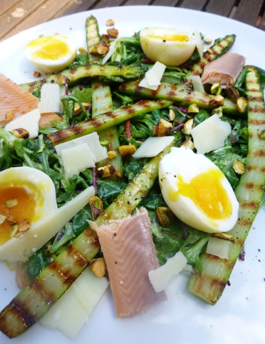 Asperges Vertes, Pistaches, Pecorino, Truite Fûmée, Mache, Roquette, Salade de Blé, Oeufs, Citron, Thym, Yaourt Grec, Lemon Curd, Sucre