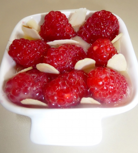 sucre,beurre,oeufs,citron,framboises,amandes effilées