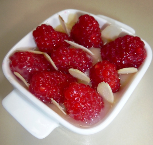 sucre,beurre,oeufs,citron,framboises,amandes effilées