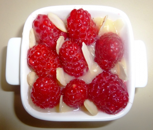 sucre,beurre,oeufs,citron,framboises,amandes effilées