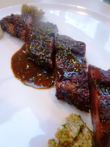 quinoa,noix,cerfeuil,mirin,citron vert,huile d'olive,chouxfleurs,amandes,crème epaisse,crème liquide,lait,bouillon de volaille,muscade,pluma,citronelle,ail,gingembre,soja,vinaigre de xères,feuilles keffir,pâte de tamarin,fond de volaille,sauce huître,piment,tomates,carottes,champignons,coriandre,menthe