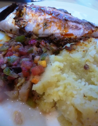 pommes de terre,huile d'olive,sel,poivre,gros sel,dorade,paprika doux,paprika fort,cumin,coriandre,persil plat,ail,citron,safran,fenouil,courgette jaune,tomates,green zebra,olives noires,fraises,piment d'espelette,fleur d'huile d'olive,poudre serenissima,roëllinger