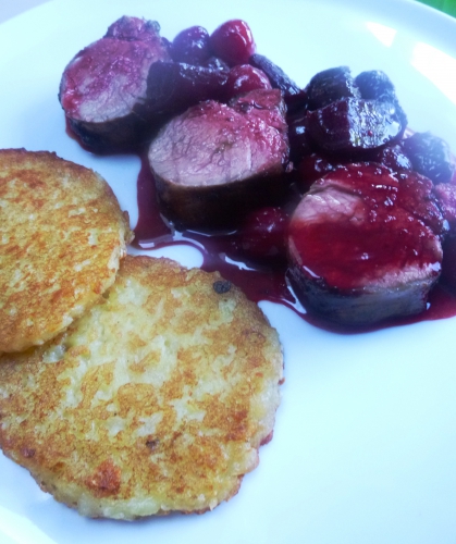 betteraves,cerises du nord,filet mignon de porc,mangalica,vinaigre de xères,fond de volaille,gros sel,vinaigre de banuyls,banuyls,beurre clarifié,fleur de sel