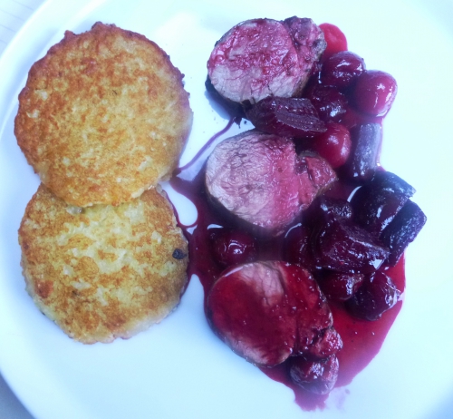 betteraves,cerises du nord,filet mignon de porc,mangalica,vinaigre de xères,fond de volaille,gros sel,vinaigre de banuyls,banuyls,beurre clarifié,fleur de sel