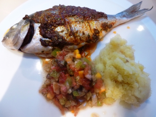 pommes de terre,huile d'olive,sel,poivre,gros sel,dorade,paprika doux,paprika fort,cumin,coriandre,persil plat,ail,citron,safran,fenouil,courgette jaune,tomates,green zebra,olives noires,fraises,piment d'espelette,fleur d'huile d'olive,poudre serenissima,roëllinger