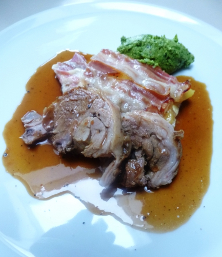 agneau de texel,parmesan,epaule d'agneau,désossée,carotte,oignon,ail,echalote,vin blanc,fond brun de veau,fond d'agneau,girofle,pommes de terre,lard fûmé,lard demi-sel,gruyère,crème epaisse,petits pois,menthe,pignons de pin,cresson,huile d'olive,citron