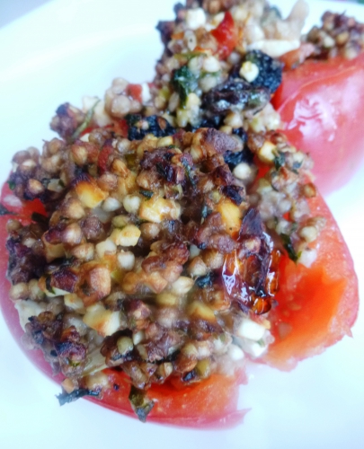 tomates,sarrasin,gingembre,feta,oignons,tomates confites,raisins secs,basilic,sauce soja