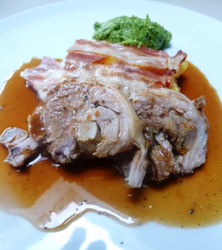 agneau de texel,parmesan,epaule d'agneau,désossée,carotte,oignon,ail,echalote,vin blanc,fond brun de veau,fond d'agneau,girofle,pommes de terre,lard fûmé,lard demi-sel,gruyère,crème epaisse,petits pois,menthe,pignons de pin,cresson,huile d'olive,citron
