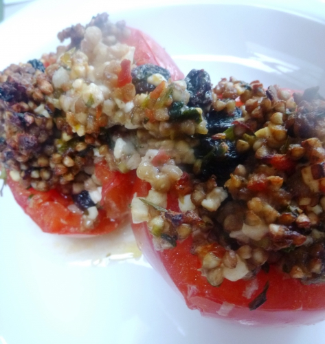 tomates,sarrasin,gingembre,feta,oignons,tomates confites,raisins secs,basilic,sauce soja