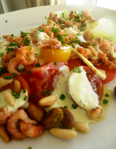 marmande,green zebra,noir de crimée,cherry tomate,tomate tigre,huile d'olive,vinaigre balsamique,pignons,pistaches,artichaut,citron,citron vert,avocat,piment d'espelette,pesto,mozzarella,mayonnaise,yaourt,crevettes grises,ciboulette