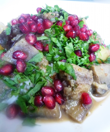 aubergines,oignons rouges,pommes de terre,huile de tournesol,ail,grenade,tomates,graines de fenouil,graines de coriandre,cannelle,gingembre,graines de cumin,curry de madras,crème de coco,yaourt,curcuma,piment,coriandre fraiche,citron