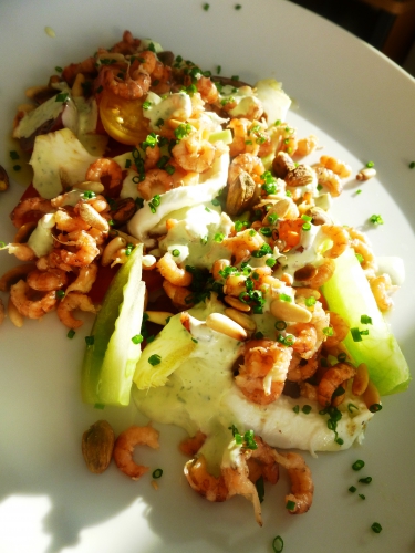 marmande,green zebra,noir de crimée,cherry tomate,tomate tigre,huile d'olive,vinaigre balsamique,pignons,pistaches,artichaut,citron,citron vert,avocat,piment d'espelette,pesto,mozzarella,mayonnaise,yaourt,crevettes grises,ciboulette