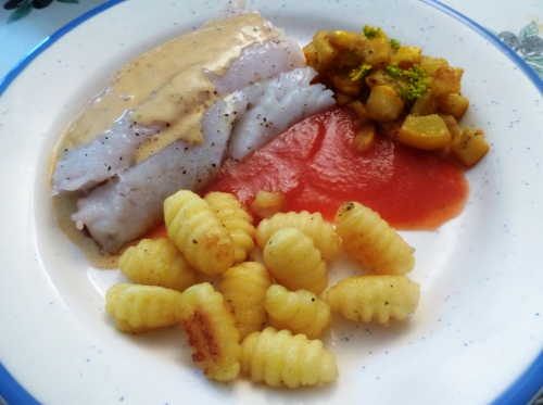 coeur de boeuf,piment de cayenne,sucre,vinaigre de xères,ail,courgette jaune,tomate ananas,fleur sde fenouil sauvage,gros sel,etrilles,poireau,oignon blanc doux,echalote,carotte,huile d'olive,vin blanc sec,bouillon de légumes,crème