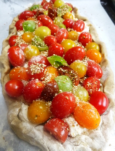 farine,seigle,graines de sésame,piment d'espelette,chèvre frais,tomates cerises,sucre roux,pesto rouge,beurre