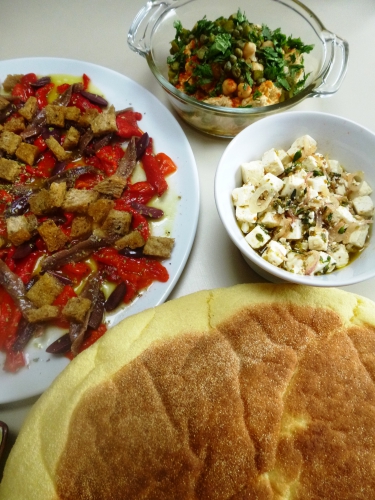 feta,thym,origan,paprika,huile d'olive,oignon rouge,grains de coriandre,grains de fenouil
