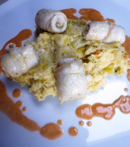 pommes de terre,poireaux,echalotes,crème,muscade,soles,citronelle,gingembre,citron vert,beurre,crème epaisse,crevettes grises,carottes,céleri,concentré de tomates,bouillon de volaille,vin blanc