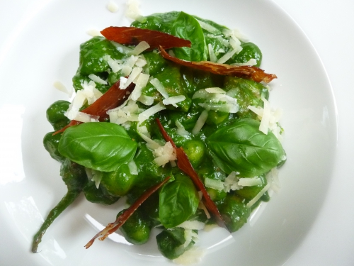 Gnocchi, Bouillon de Volaille, Citron, Artichauts, Basilic, Epinards, Parmesan, Jambon de Teruel, Huile d'Olive, Maïzena