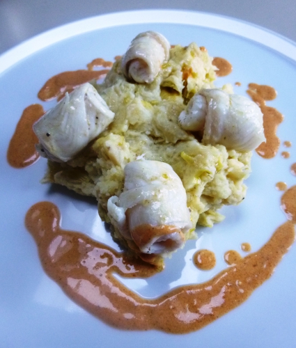 pommes de terre,poireaux,echalotes,crème,muscade,soles,citronelle,gingembre,citron vert,beurre,crème epaisse,crevettes grises,carottes,céleri,concentré de tomates,bouillon de volaille,vin blanc