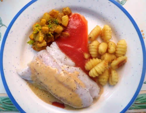 coeur de boeuf,piment de cayenne,sucre,vinaigre de xères,ail,courgette jaune,tomate ananas,fleur sde fenouil sauvage,gros sel,etrilles,poireau,oignon blanc doux,echalote,carotte,huile d'olive,vin blanc sec,bouillon de légumes,crème