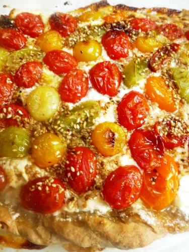 farine,seigle,graines de sésame,piment d'espelette,chèvre frais,tomates cerises,sucre roux,pesto rouge,beurre