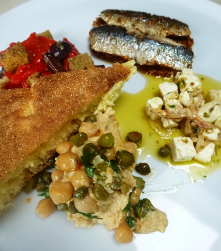 feta,thym,origan,paprika,huile d'olive,oignon rouge,grains de coriandre,grains de fenouil