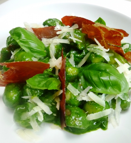 Gnocchi, Bouillon de Volaille, Citron, Artichauts, Basilic, Epinards, Parmesan, Jambon de Teruel, Huile d'Olive, Maïzena