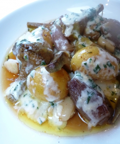 citron,artichauts,grenailles,citron confit,echalotes,ail,laurier,thym,romarin,coriandre,chili,vermouth,vin blanc sec,bouillon de légumes,huile d'olive