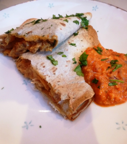 tortillas,coriandre,cumin,origan,paprika,crème epaisse,cheddar,manchego,tomates,piments,poivron rouge,oignon rouge,ail