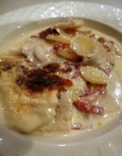 céleri rave,pommes de terre,ail,gruyère,speck,lard fûmé,crème liquide,muscade,gorgonzola,beurre